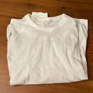 Women’s lulu workout shirt